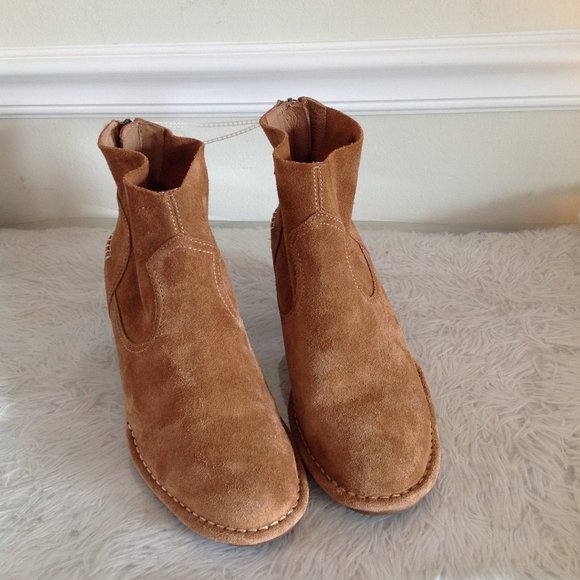 UGG Bandara Suede Ankle Boots - Picture 5 of 11